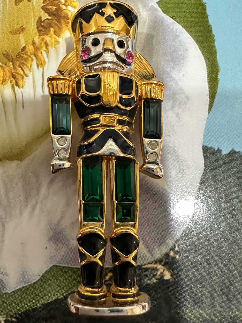 Monet brooch